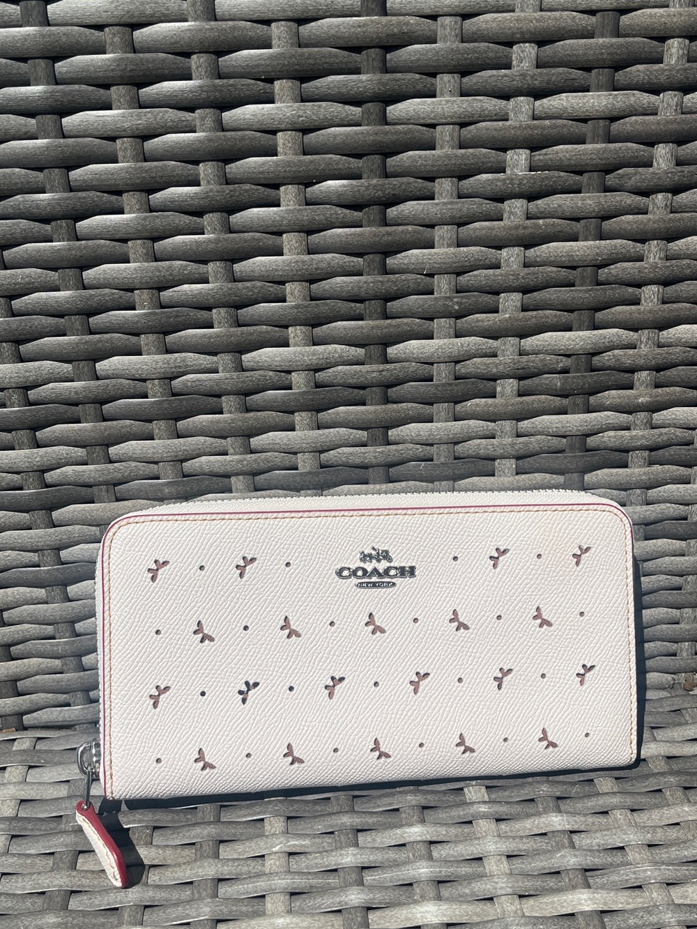 EUC AUTHENTIC COACH BUTTERFLY
CUT OUT ACCORDION WALLET